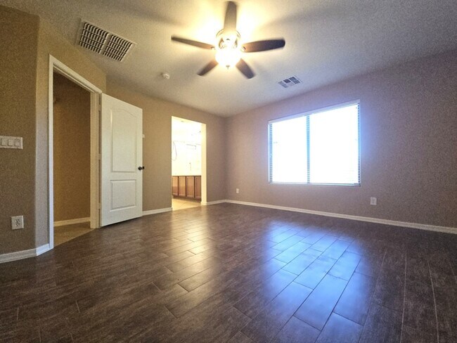 Building Photo - 998 W Desert Sky Dr