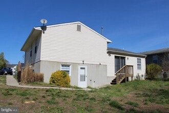 Building Photo - 8638 Chester Ct