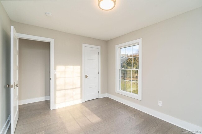 Building Photo - 970 Village Ln