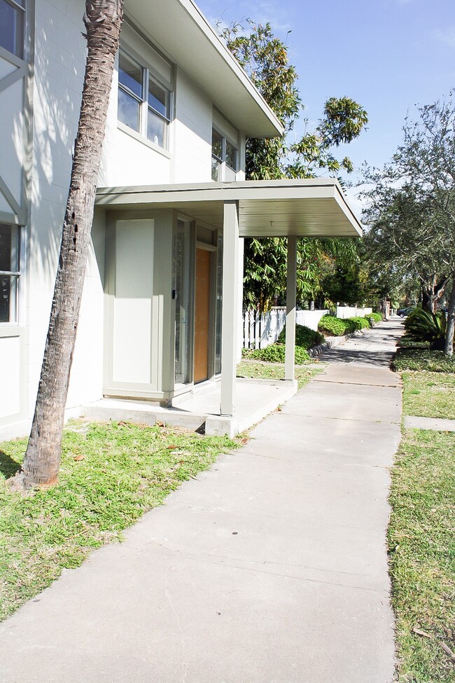 Building Photo - 1624 Sealy Ave