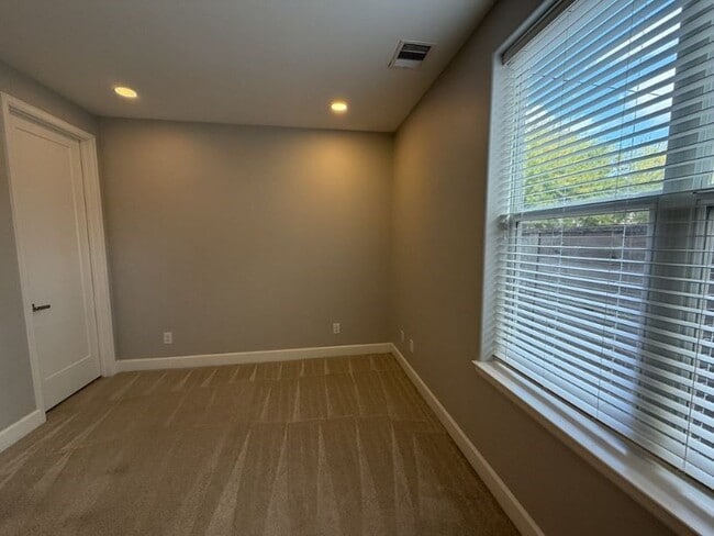 Building Photo - 2906 Baer St