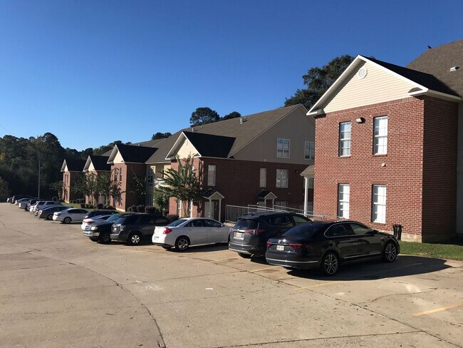 Building Photo - 3 br 2 bath across from the TAC