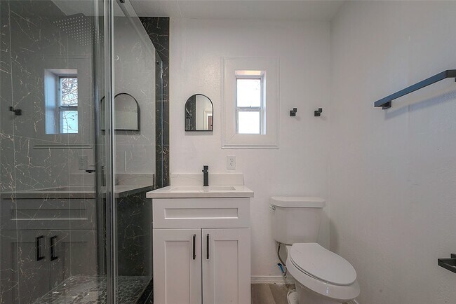 Building Photo - 3320 Hays St