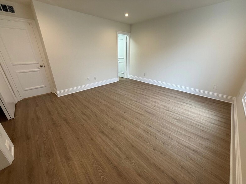 Building Photo - 1940 Malcolm Ave