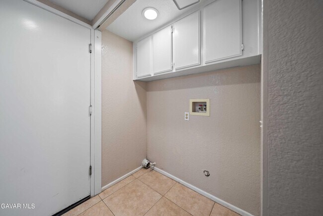 Building Photo - 43007 Pearlwood Dr