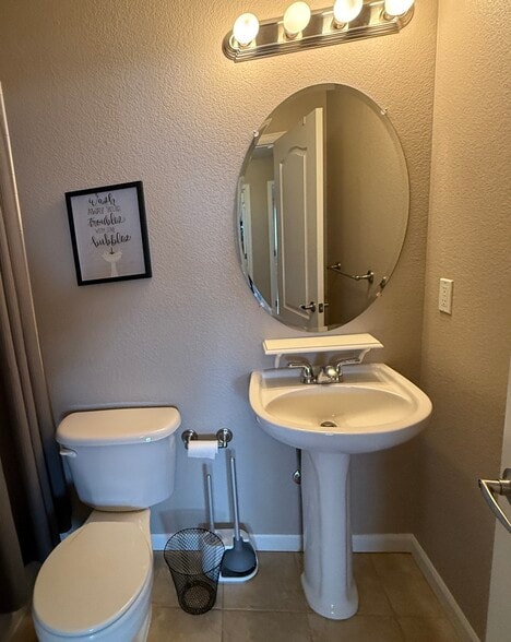 Hall Bathroom - 6253 Kilmer Loop