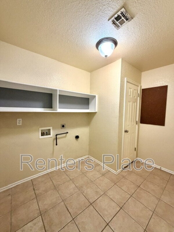 Building Photo - 12169 N 107th E Pl