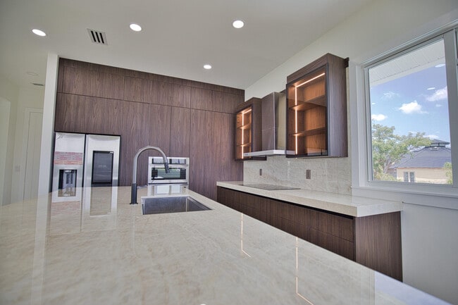 Building Photo - 13064 Via Flavia