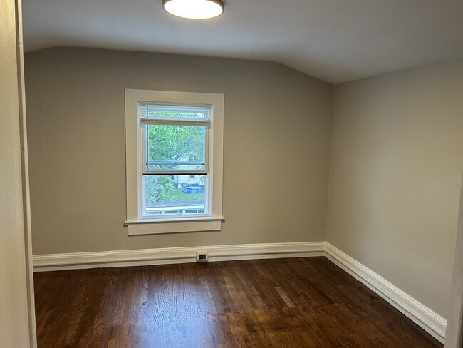 Building Photo - 143 S Purcell Ave