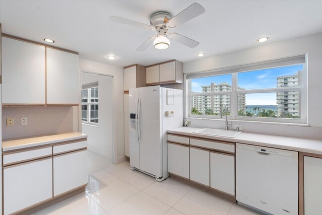 Building Photo - 3300 S Ocean Blvd