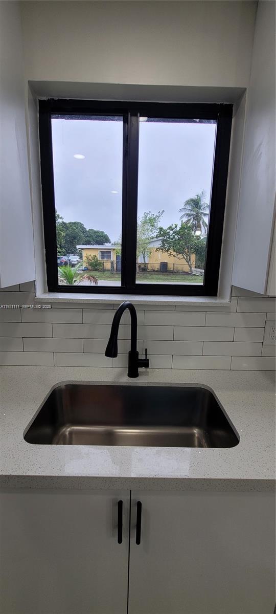 Building Photo - 800 Jann Ave