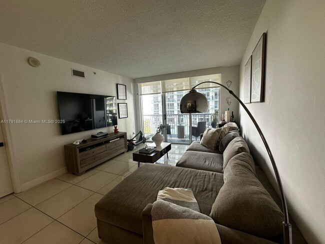 Building Photo - 1750 N Bayshore Dr