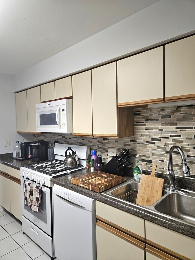 Building Photo - 1068 Courtland Dr