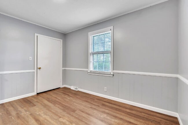 Building Photo - 3 Bedroom, 1.5 Bath Ranch on Over Half an Acre with Fenced Yard, and Deck $1850/mo rent