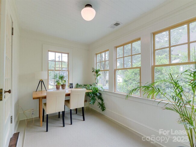 Building Photo - 508 Seldon Dr