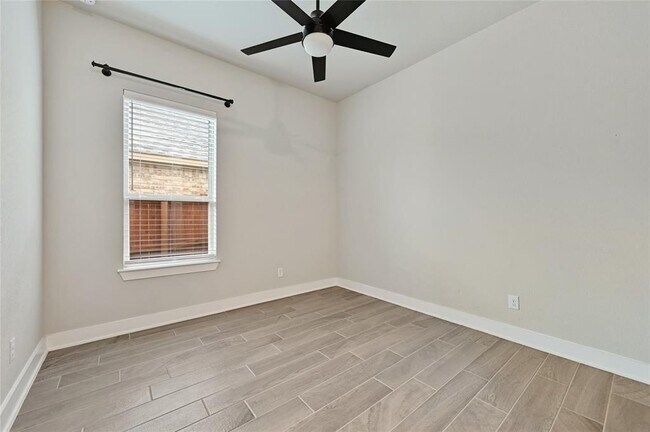 Building Photo - 428 Texon Dr