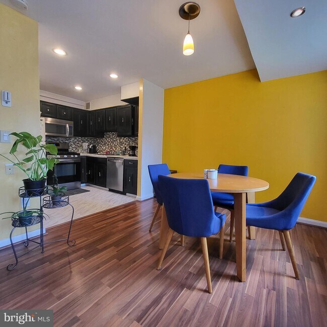 Building Photo - 95 E Wayne Ave