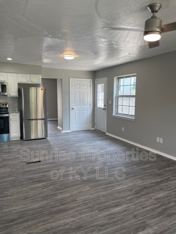 Building Photo - 10105 McNeely Lake Dr
