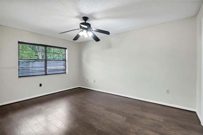 Building Photo - 681 Thornridge Ave