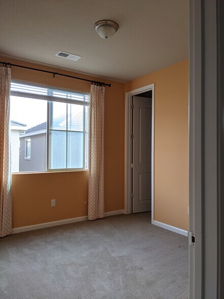 Building Photo - 625 Montage Cir