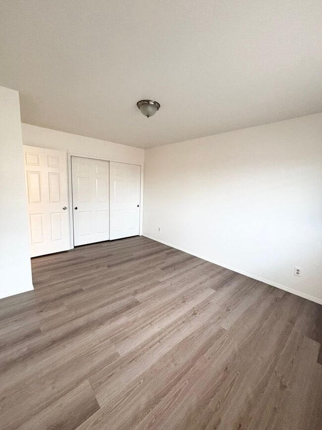 Building Photo - W807