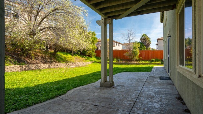 Building Photo - Beautiful two-story in Paradise Crest!