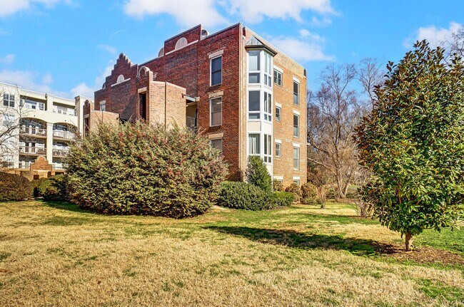Building Photo - (Coming Soon) Fully Furnished Condo Uptown!!