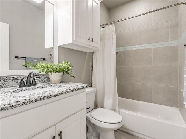 Building Photo - Stunning Home in West Edmond + 5 bedrooms ...