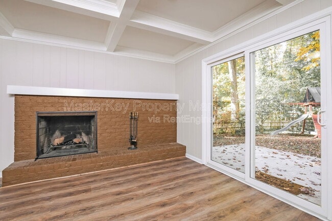 Building Photo - 916 Tanglewood Dr