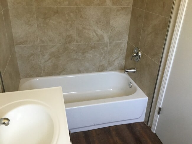 Building Photo - Coming Soon!! Apply NOW!!! Just Renovated!...