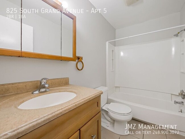 Building Photo - 825 S Grand Ave