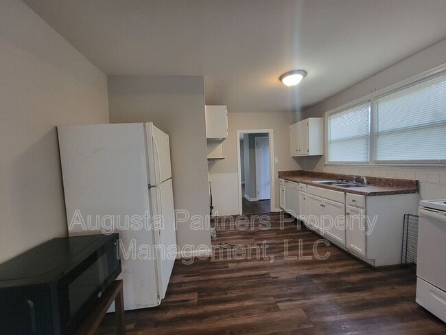 Building Photo - 2826 Thomas Ln