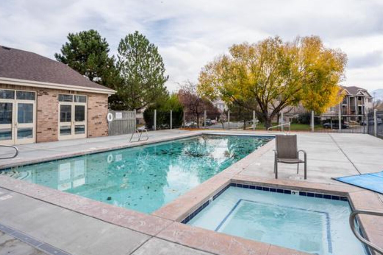 Building Photo - 8084 N Ridge Loop E