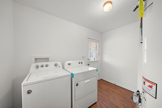 Building Photo - 4802 Braesvalley Dr