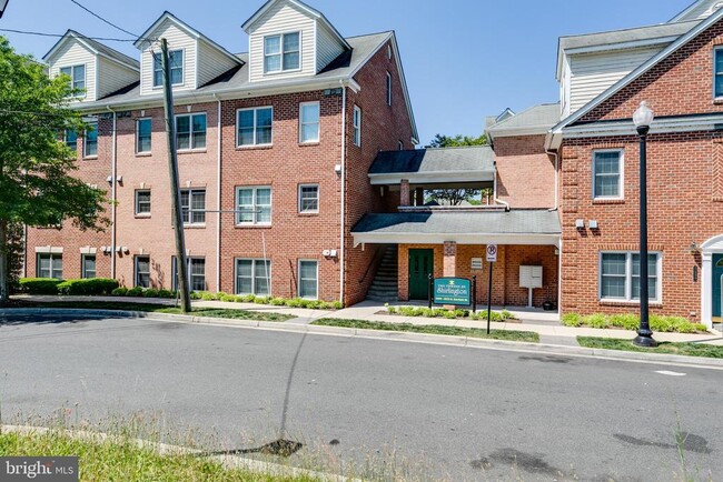 Building Photo - 2270 S Garfield St
