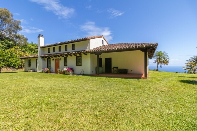 Building Photo - Furnished Spacious Hawaii Retreat with Sweeping Ocean Views