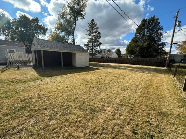 Building Photo - Charming Single Family Home