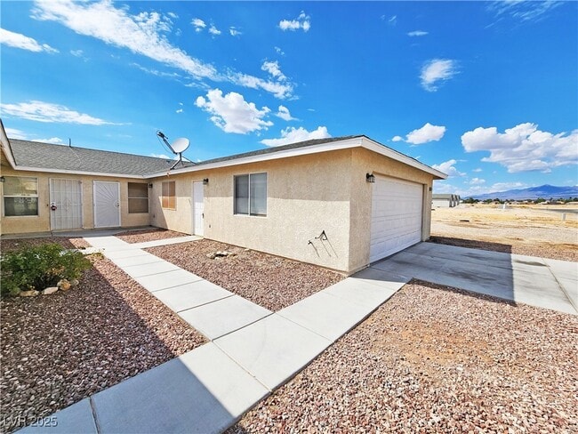 Building Photo - 1700 Sycamore Ave