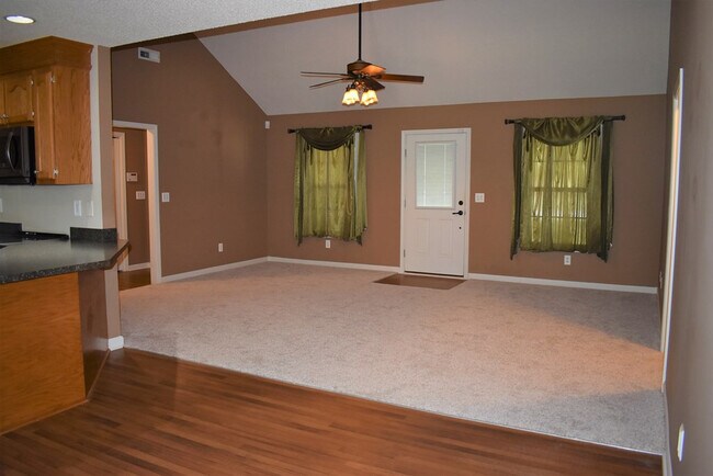 Building Photo - 2470 Navigator Cir