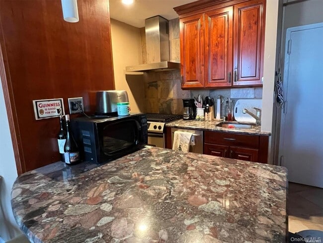 Building Photo - 310 Riverside Blvd