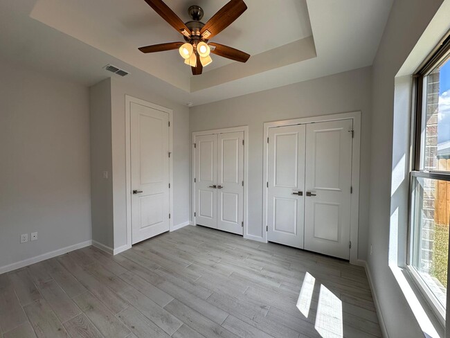 Building Photo - 1001 Julia St