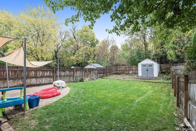 Building Photo - 521 Milton Dr