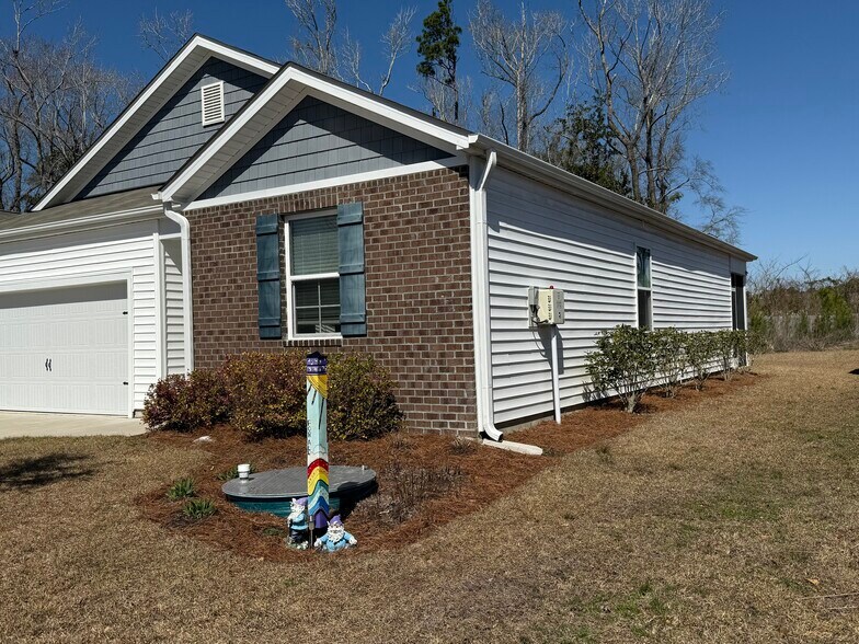 Building Photo - 320 Windy Wds Wy