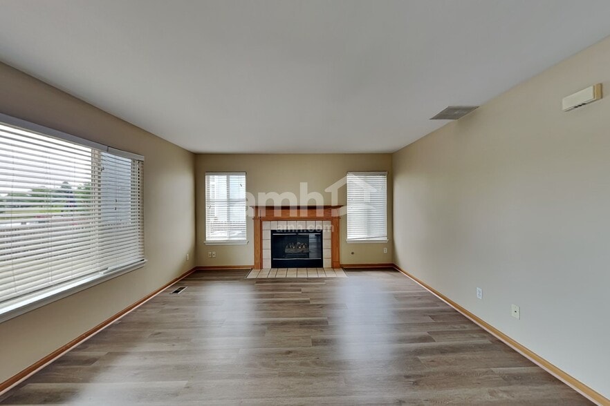Building Photo - 14233 S Hillsdale Ct
