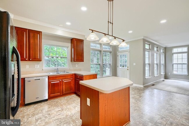 Building Photo - 7211 Lyndsey Way