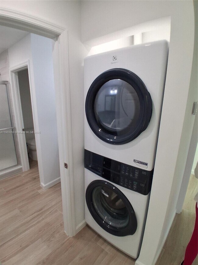 Building Photo - 4921 SW 164th Terrace