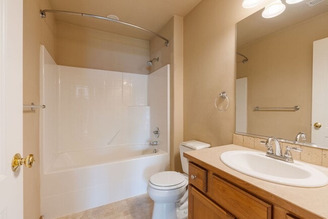 Building Photo - 3 Bedroom Home with a 3 Car Garage in Deer...