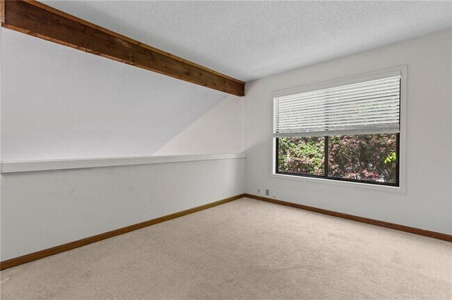 Building Photo - 890 Muirfield Ridge NE