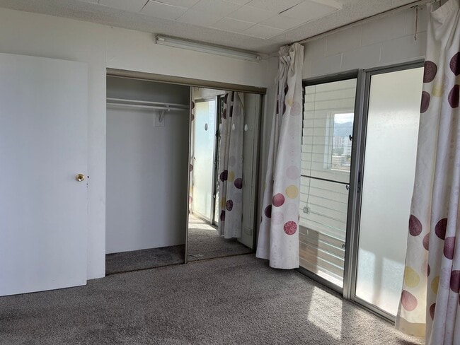 Building Photo - Salt Lake area - 2 bedroom, 1 bath unit with 1 parking - Avail Now!