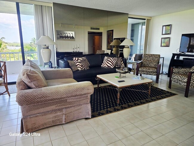 Building Photo - 5510 N Ocean Dr